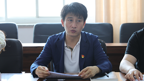 e5c56300059ef8458e401b9e0ddf62ce.png 李老师.png