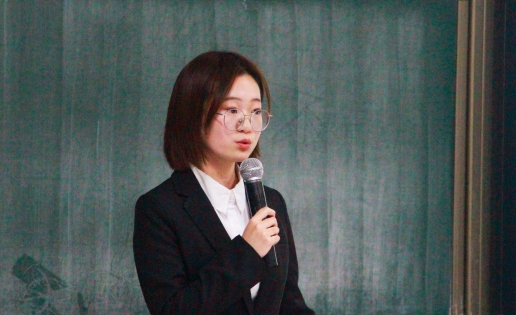 42208eefe054beef424329edf28cde74.jpg 王悦同学进行特种奖学金答辩_副本.jpg